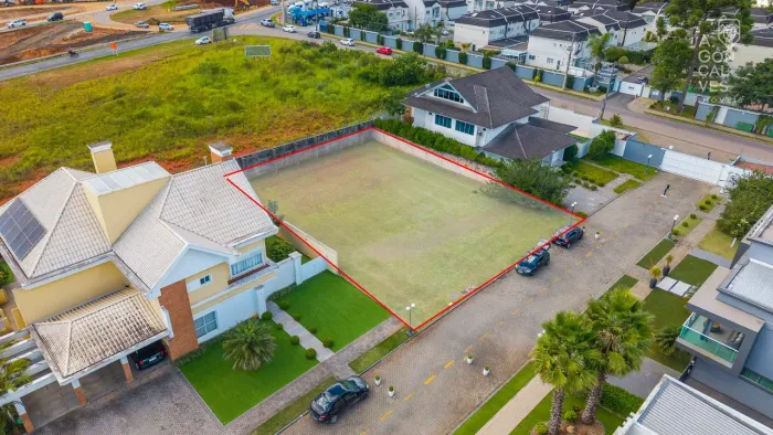 Terreno em Condomínio Fechado, com 664m² Santa Felicidade, Curitiba