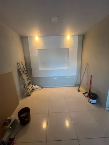 FAZEMOS INSTALAÇÃO DE DRYWALL, FORRO PVC, FORRO MODULAR E PISO CIMENTÍCIO