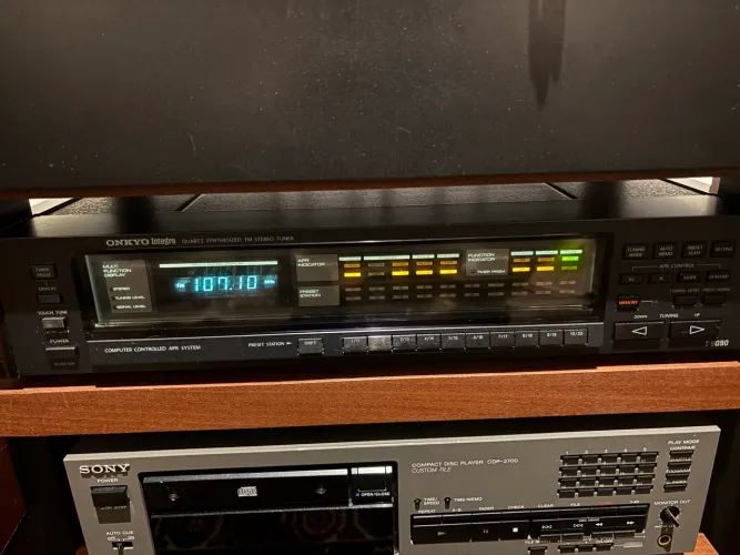Tuner Onkyo Integra T-9090