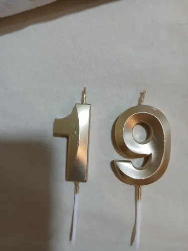 Vela dourada 19 anos 10 reais 