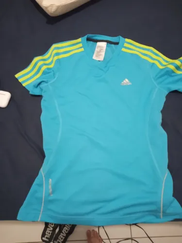 Camisa feminina da Adidas tamanho P