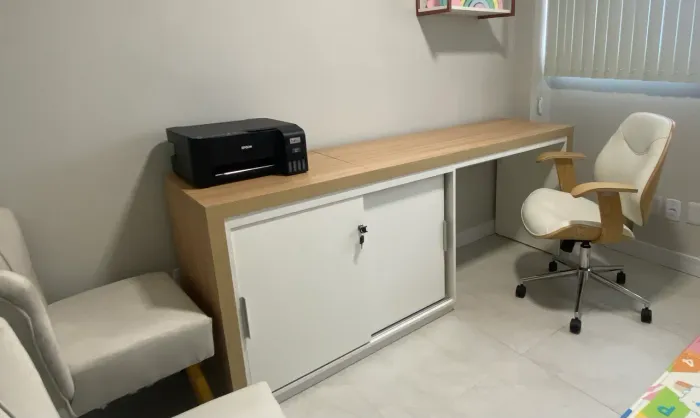 Mesa retrátil - em excelente estado