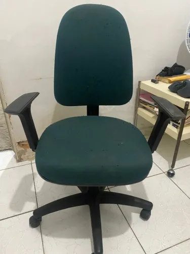 MESA E CADEIRA DE ESCRITORIO