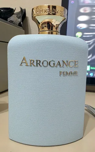 Perfume Arrogance Femme Eau de Toilette 100ml - Feminino