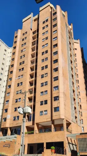 Frente Muffato Gourmet e lado Banco Brasil