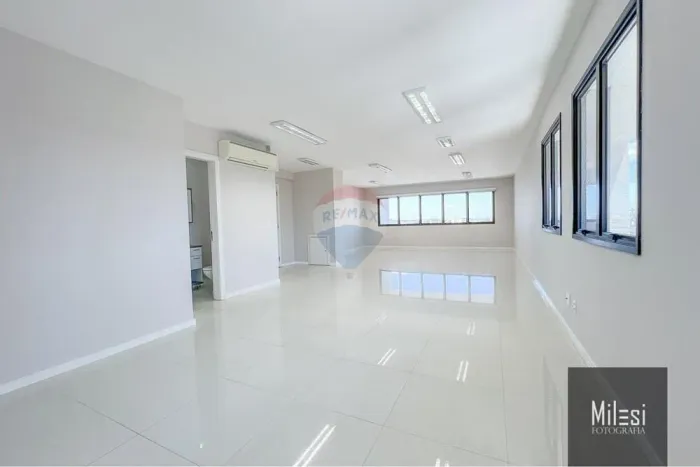 Sala Comercial no Pio X | 79,6m² privativos | 2 vagas