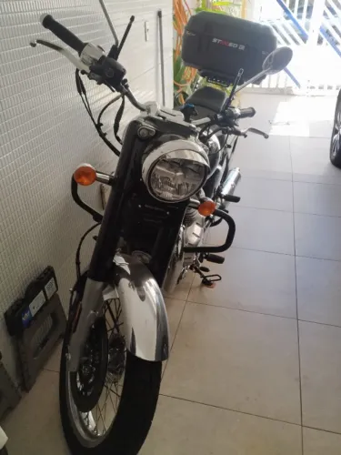 Vendo Royal Enfield Classic 650, cor Chrome, zerada, com 540KM