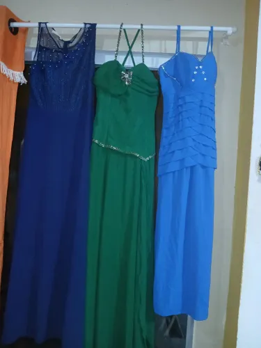 Aluga-se vestidos para aniversarios,quinze anos, casamento e etc...