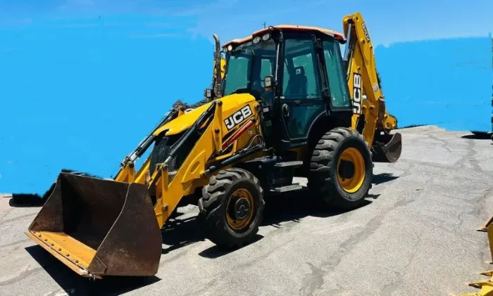 Retroescavadeira JBC 2020