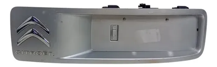 Moldura Tampa Traseira Superior C3 Picasso 2012/2015 Detalhe