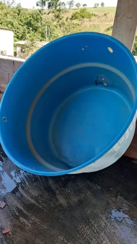 Vendo uma caixa da água 1000