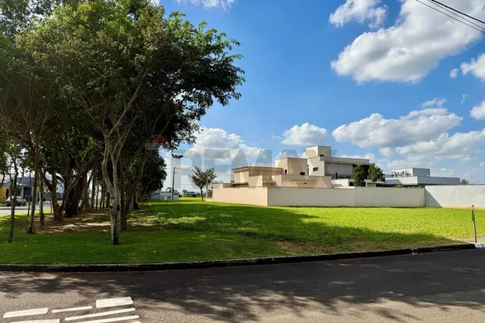 Terreno com excelente topografia em condomínio fechado - Condomínio Quinta do Engenho/ 304