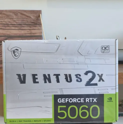Placa de video Rtx MSI 5060 8GB branca LACRADA