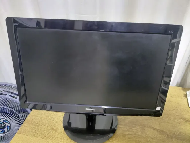 Monitor e teclado computador