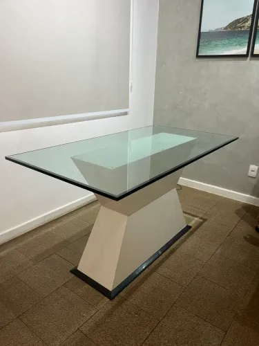 Mesa de jantar com base em Marmore