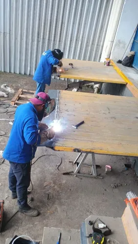 Preciso de serralheiro, soldador e Ajudante 