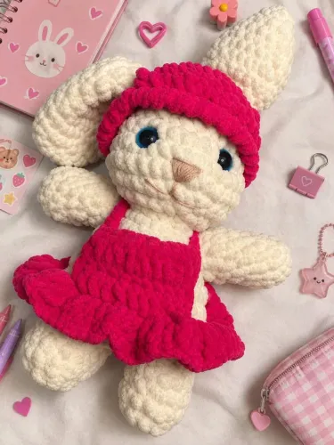 Coelhinha de crochê a pronta entrega