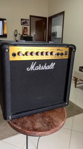 Amplificador Marshall MG séries 15 CDR