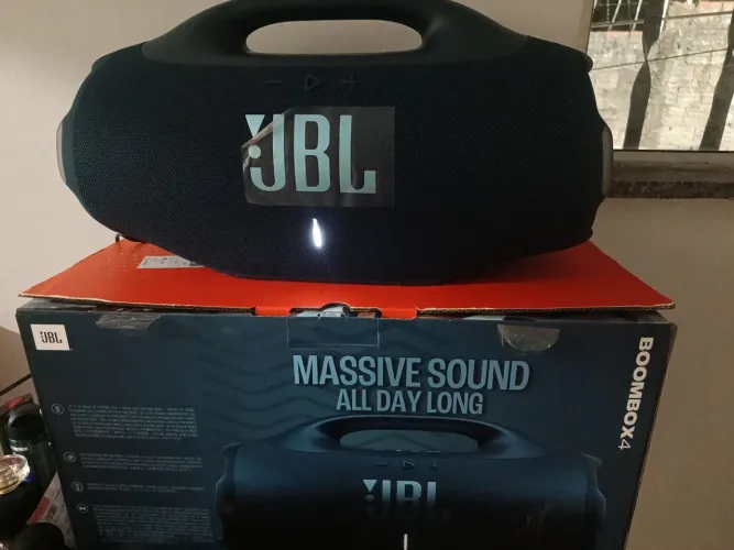 Vendo bombox 04 nova (caixa e nota fiscal)