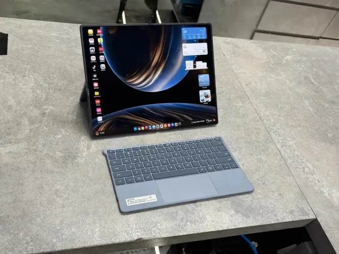 Huawei MateBook Fold Ultimate 18 Dobrável OLED