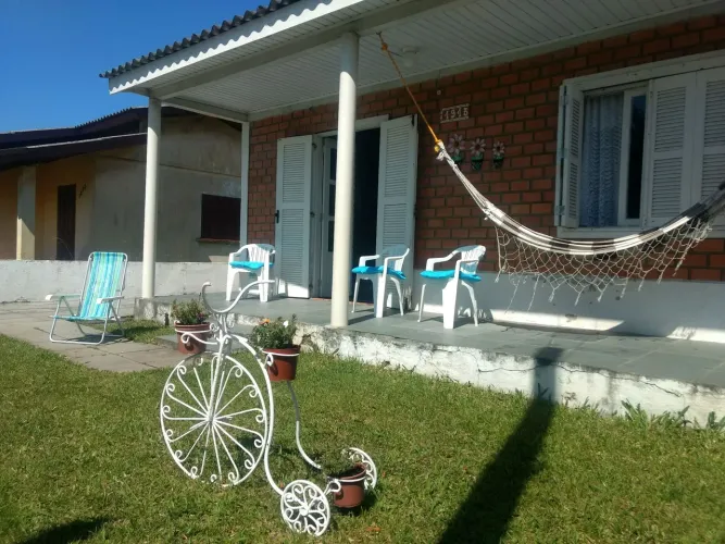 Cidreira, disp apenas março, 4 Dorm, 2q praia, hi-fi, diaria 180, acima de 10d diária 150.