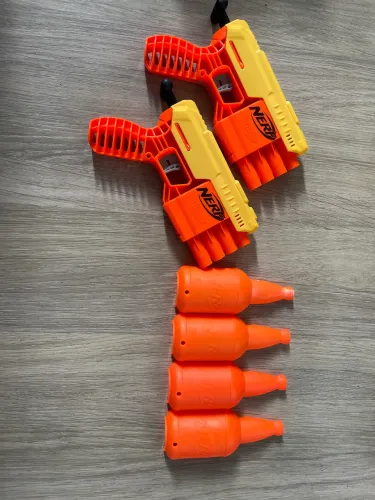 Kit 2 Nerf + 4 alvos + 12 munições 