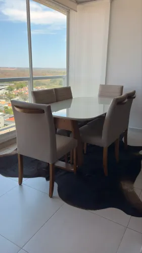 Conjunto de mesa com cadeiras de jantar