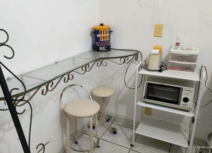 Prateleira para salão de beleza