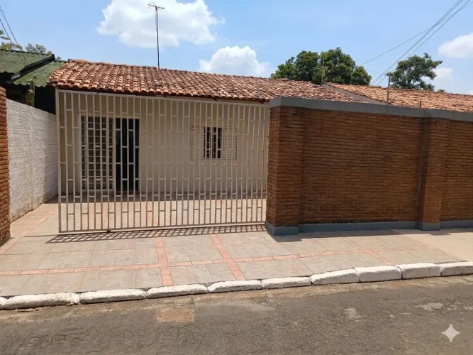 Vendo Casa em Condomínio  Fechado