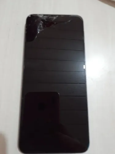 Moto G9 Play. Funcionando perfeitamente. Tela trincada em cima