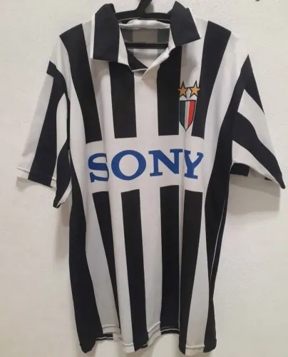 Camisa Juventus Turim temporada 95/96 número 10 Del Piero modelo de época em ótimo estado 