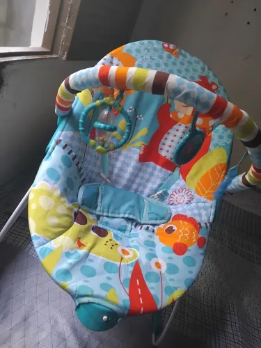 Cadeirinha de descanso para bebê, usados pouquíssimas vezes