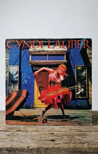 LP Vinil disco Cyndi Lauper - She's so Unusual (1983)