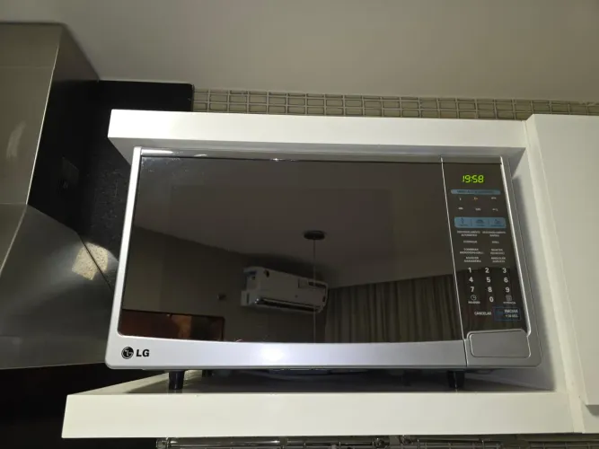 Micro-ondas LG espelhado 30 L
