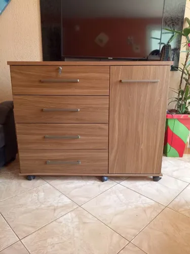 Cômoda 4 Gavetas 1 Porta