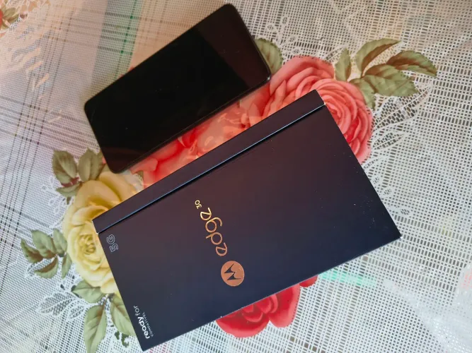 Motorola Edge 30 5G 256 GB + caixa, carregador e capinha