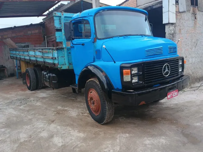 Caminhão Mercedes-Benz