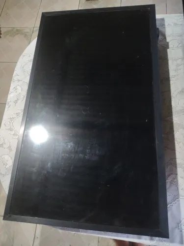 Vende se duas tv pra retirada peças