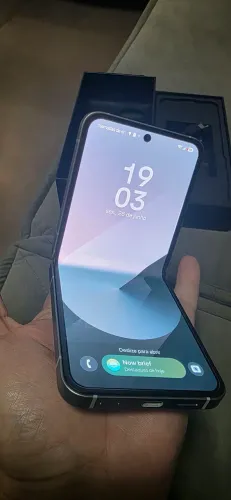 Samsung Z Flip 6 - 256GB e 12GB prata