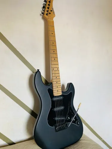 Guitarra Strinberg STS-100 Preta ?
