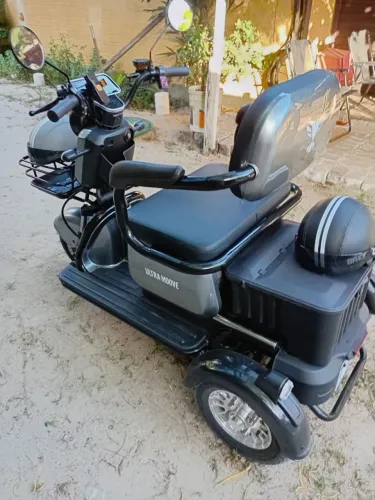 Triciclo elétrico semi novo quase zerado