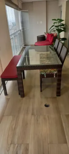 Mesa em Junco/Fibra sintética,  estrutura em aço inox,  estado de nova