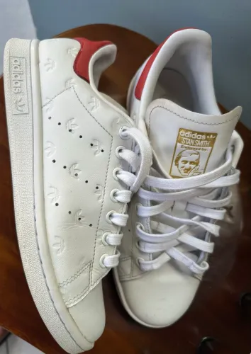 Imperdível Tênis Adidas em Couro legítimo Original feminino 37