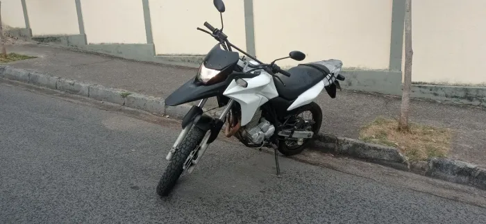 XRE 300 ano 2013
