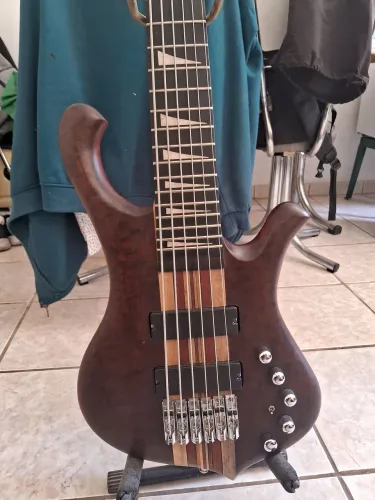 BAIXO LUTHIER MZGARCIA 6 CORDAS