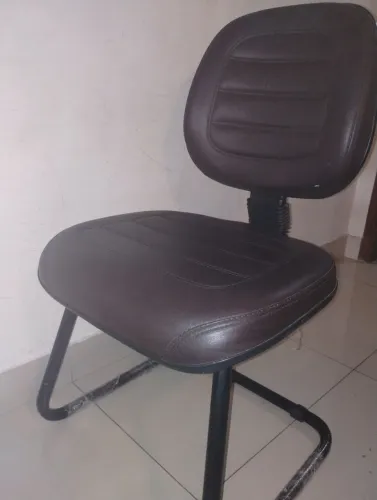 Vendo cadeira para escritório de couro