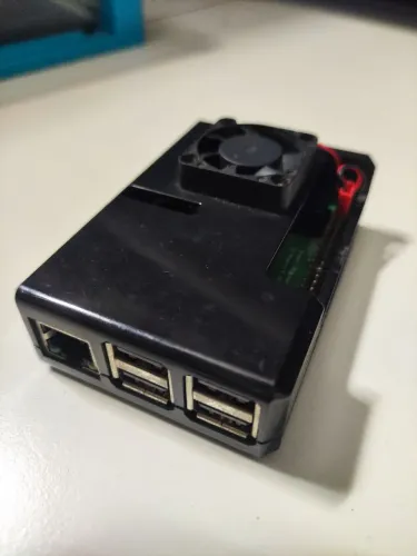 Raspberry pi 3 b+ com case , fonte e cartão sd