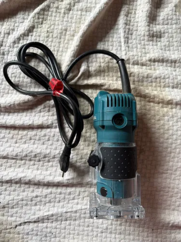 NOVA C/ GARANTIA Tupia de Laminados Makita 3709 530W 220V - NOVA (Mostruário)