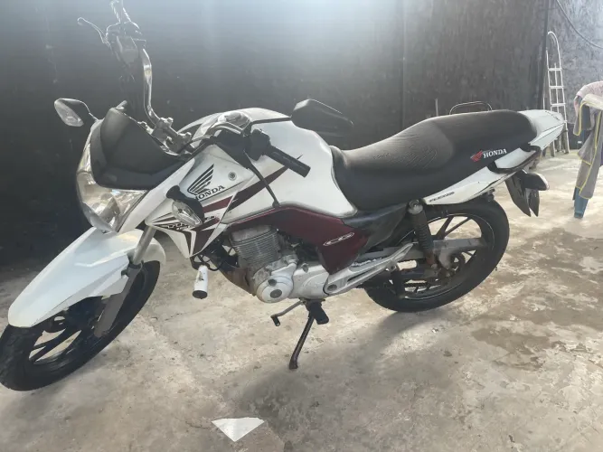 TITAN 150 BRANCA MUITO CONSERVADA