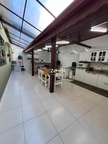 Casa com 3 quartos no Bairro Santa Clara